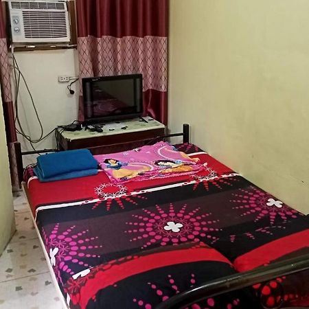 Belen Favila Transient Rooms Near Airport Terminal 3 Manila Bagian luar foto