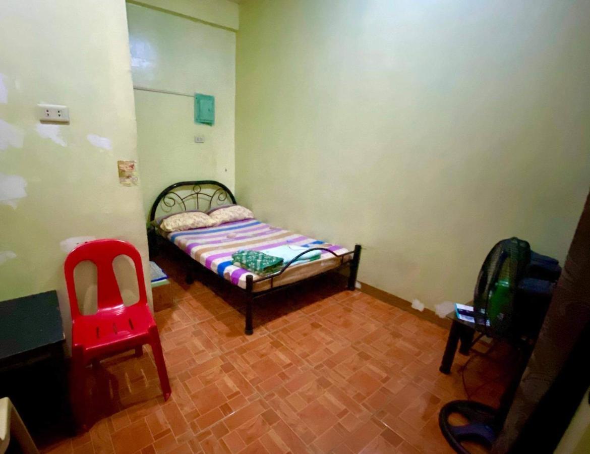 Belen Favila Transient Rooms Near Airport Terminal 3 Manila Bagian luar foto