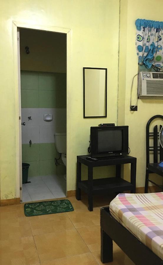 Belen Favila Transient Rooms Near Airport Terminal 3 Manila Bagian luar foto