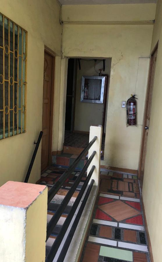 Belen Favila Transient Rooms Near Airport Terminal 3 Manila Bagian luar foto